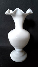 OPALINE DE CRISTAL XIXème NAPOLEON III VASE BLANC  COL DENTELLE