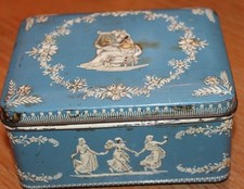 ancienne boite a biscuit coffret hollandais a décor en relief