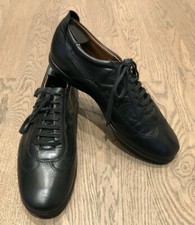 *** BASKETS EN CUIR NOIR 571