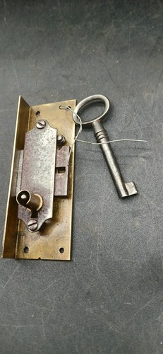 Ancienne petite serrure - ancienne,