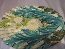 Plat à asperges artichauts barbotine française circa 1890