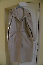 Imper  long  à capuche  2 en 1  Claude Havrey beige  à motifs dorés taille 42