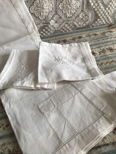 Petite nappe thé avec 4 - petite,