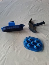 Ensemble de 3 brosses cheval equitation (couteau chaleur , etrille finl.massage)