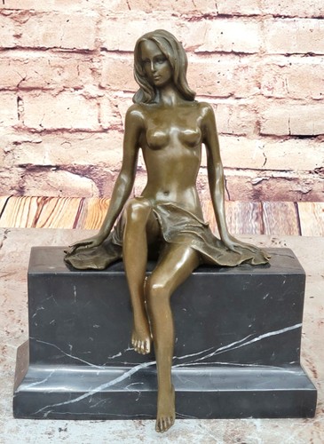 Collector edition statue - collector,