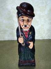 Rare et curieux range bouteille Charlot. Charlie Chaplin. En bois polychrome.