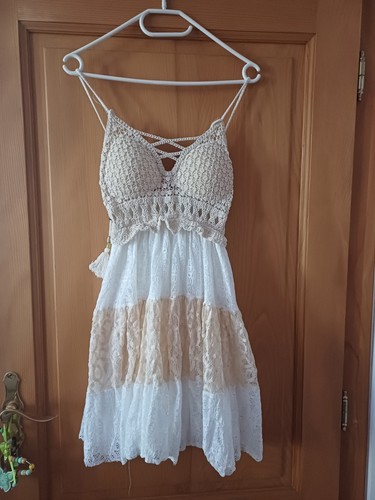 Très jolie robe dentelle - , et