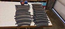 SCALEXTRIC  lot de 18 rails courbes   de circuit routiers electriques +3 transfo