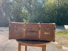 Malle ancienne en bois et