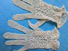 Paire de gants anciens crochet