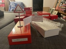 Figurine pixi signature franquin panneau routier