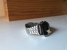 Montre argentée luxurieuse