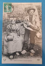 CPA (118) AUVERGNE - Joueur de Vielle et jeune paysane