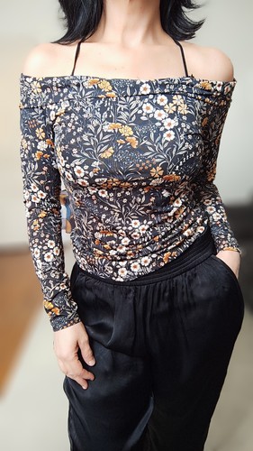 Top fleuri épaules dénudées - Épaules,