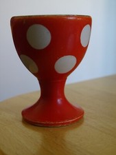 SARREGUEMINES UN ANCIEN COQUETIER EN FAIENCE MODELE CONFETTI pois blanc