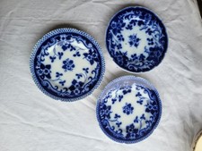 Lot 3 assiettes porcelaine