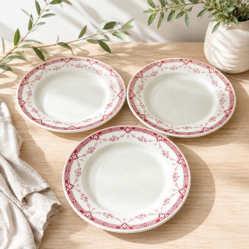 Lot assiettes à - 3,