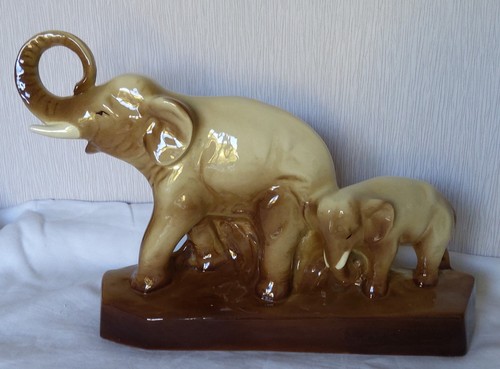 Faïence groupe éléphants - groupe,