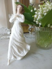 Royal Doulton vintage figurine porcelaine anglaise "Forget-Me-Not".