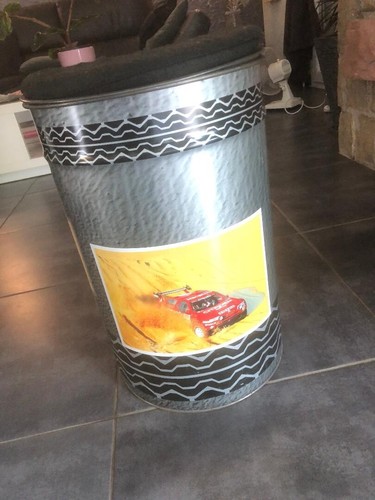 Bidon tabouret coffre poubelle
