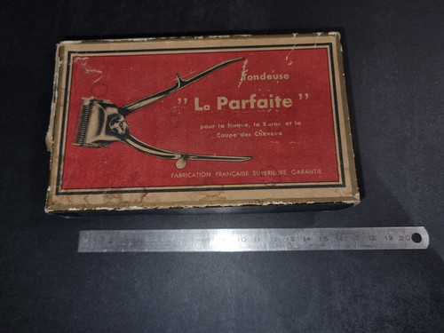 Ancienne tondeuse mécanique