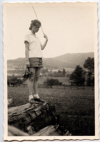 Portrait jeune fille debout - portrait,