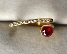 Rubis Rouge du Mozambique de 0,650 ct -Bague Acier Inoxydable Doré avec Zircons