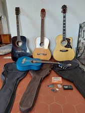 Lot de 4 guitares acoustiques + housses + accessoires