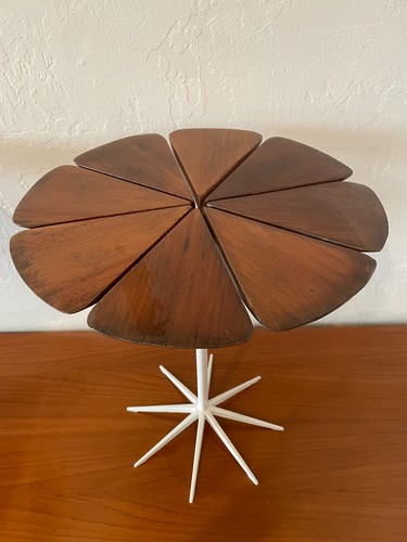 Schultz petal end - schultz, table