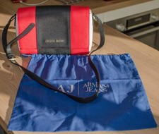 Sac à main ARMANI JEANS rouge, noir et blanc avec bandoulière