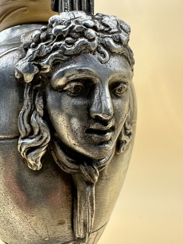 Ancienne lampe aux - , deux