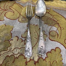 art nouveau couvert cuillere fourchette aux irisepok 1900  metal argenté poincon