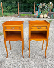 2 tables de nuit en bois en