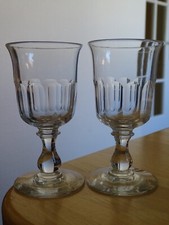 2 ANCIENS VERRES A VIN EN VERRE SOUFFLER FORME TULIPE COTES PLATES  ht 12 cm