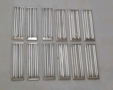 12 PORTE-COUTEAUX  EN METAL ARGENTE DE CHRISTOFLE MODELE ONDULATIONS  LUC LANNEL