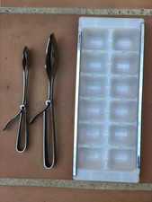 Bac à glaçons avec 2 pinces