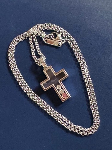 Collier croix saphir rose