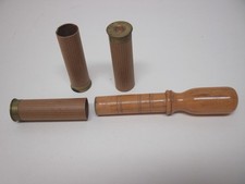 ACCESSOIRE de CHASSE  : Ancien Bourroir en buis avec 3 Cartouches vides de 16