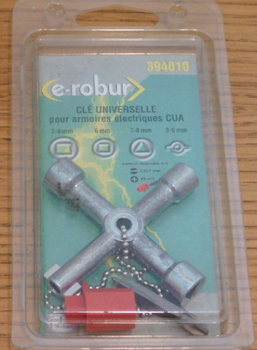 Robur cle universel - cle, croix