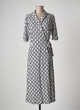 Robe bleue et blanche cache