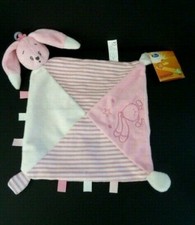 Y5. DOUDOU PLAT AUCHAN LAPIN ROSE BLANC RAYE ETOILE FILLE CARRE NEUF ETIQUETTE