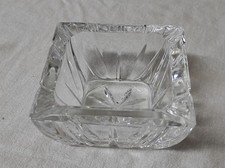 Cendrier de table en verre 10 x 10 cm par 5,5 cm de haut
