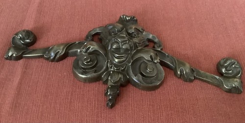 Ancien fronton bronze tête - , en