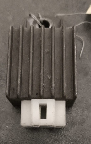 Peugeot vivacity regulateur - 50,
