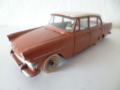 Opel rekord tons - dinky, toys