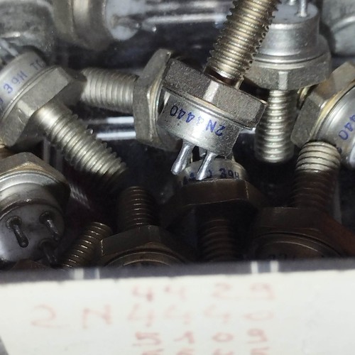 2n4440 transistor émission - , d'émission