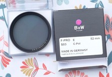 1065300 s03 e - b+w,