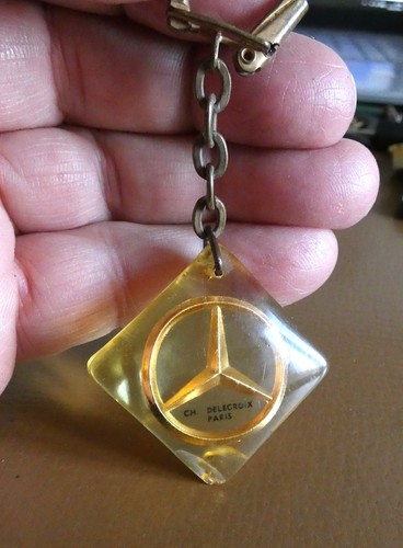 Ancien porte clé - , résine