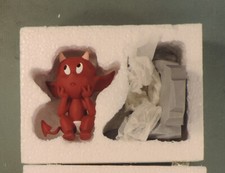 Hot Stuff Trone figurine