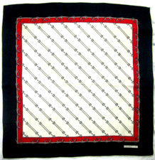 - CELINE  Foulard   soie  TBEG